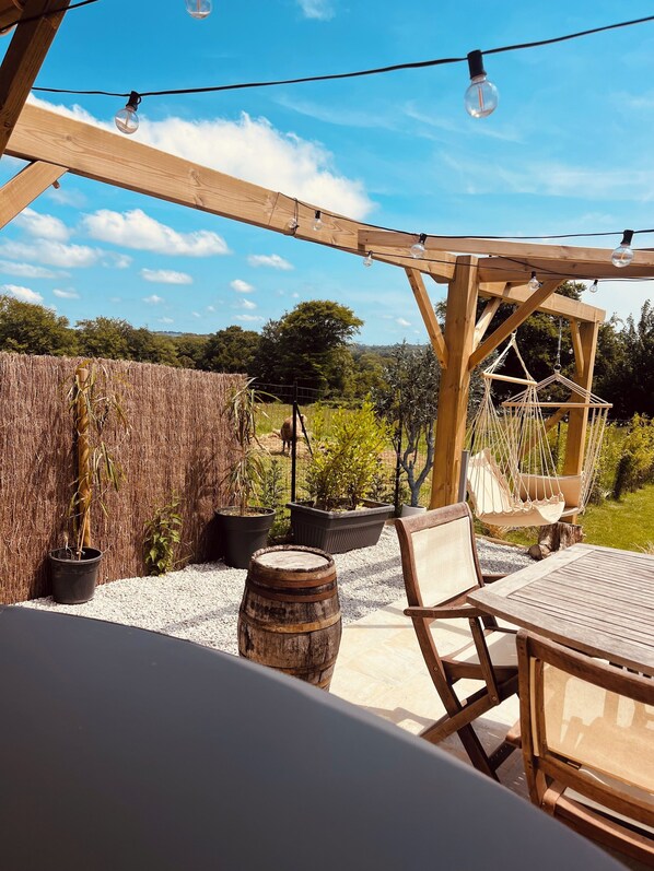 Outdoor dining - Holiday home with SPA (Martinvast)