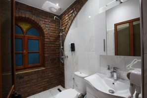 Zweibettzimmer, Balkon | Badezimmer | Bademäntel