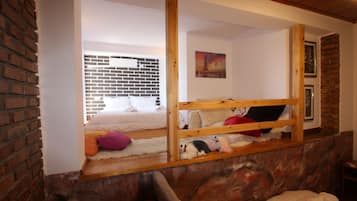 Deluxe-værelse til 4 personer | Mørklægningsgardiner, lydisolering, strygejern/strygebræt, gratis Wi-Fi