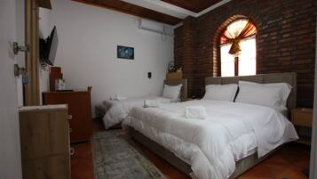 Quarto triplo standard | Cortinas blackout, quartos à prova de som, ferros/tábuas de passar roupa