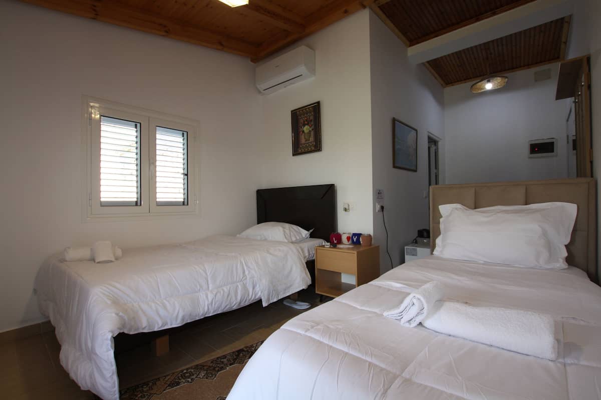 Twin kamer, uitzicht op bergen | Verduisterende gordijnen, geluiddichte muren