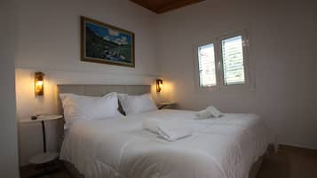 Doppelzimmer, Balkon | VerdunkelungsvorhĂ€nge, schallisolierte Zimmer, BĂŒgeleisen/BĂŒgelbrett