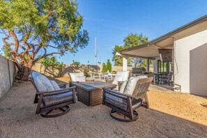 Outdoor dining - NEW |The Pembrook @ Shaw Butte | Pool + Gameroom (Scottsdale)