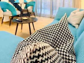 Smart TV - The Art Gallery House! Close to TPK, KIT, DFS and EnBW (Karlsruhe)