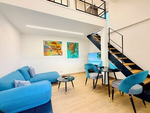 Smart TV - The Art Gallery House! Close to TPK, KIT, DFS and EnBW (Karlsruhe)