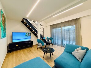 Smart TV - The Art Gallery House! Close to TPK, KIT, DFS and EnBW (Karlsruhe)