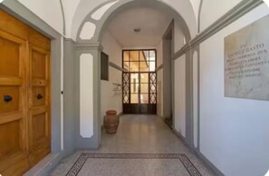 Interior - Spacious 4-Bedroom Home with Garden and Free Parking Near Downtown (Firenze)