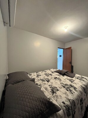 Iron/ironing board, WiFi, bed sheets - Comfortable apartment, well located and with great value for money in Rio Verde. (Rio Verde)