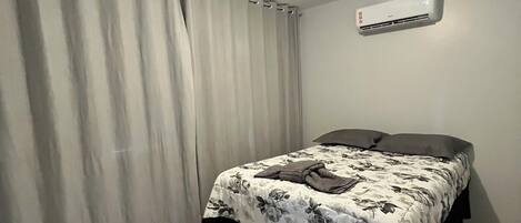 Silitysrauta/-lauta, Wi-Fi, vuodevaatteet