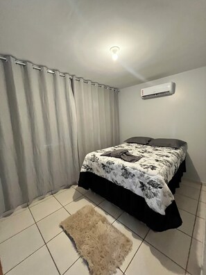 Iron/ironing board, WiFi, bed sheets - Comfortable apartment, well located and with great value for money in Rio Verde. (Rio Verde)