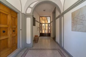 Interni