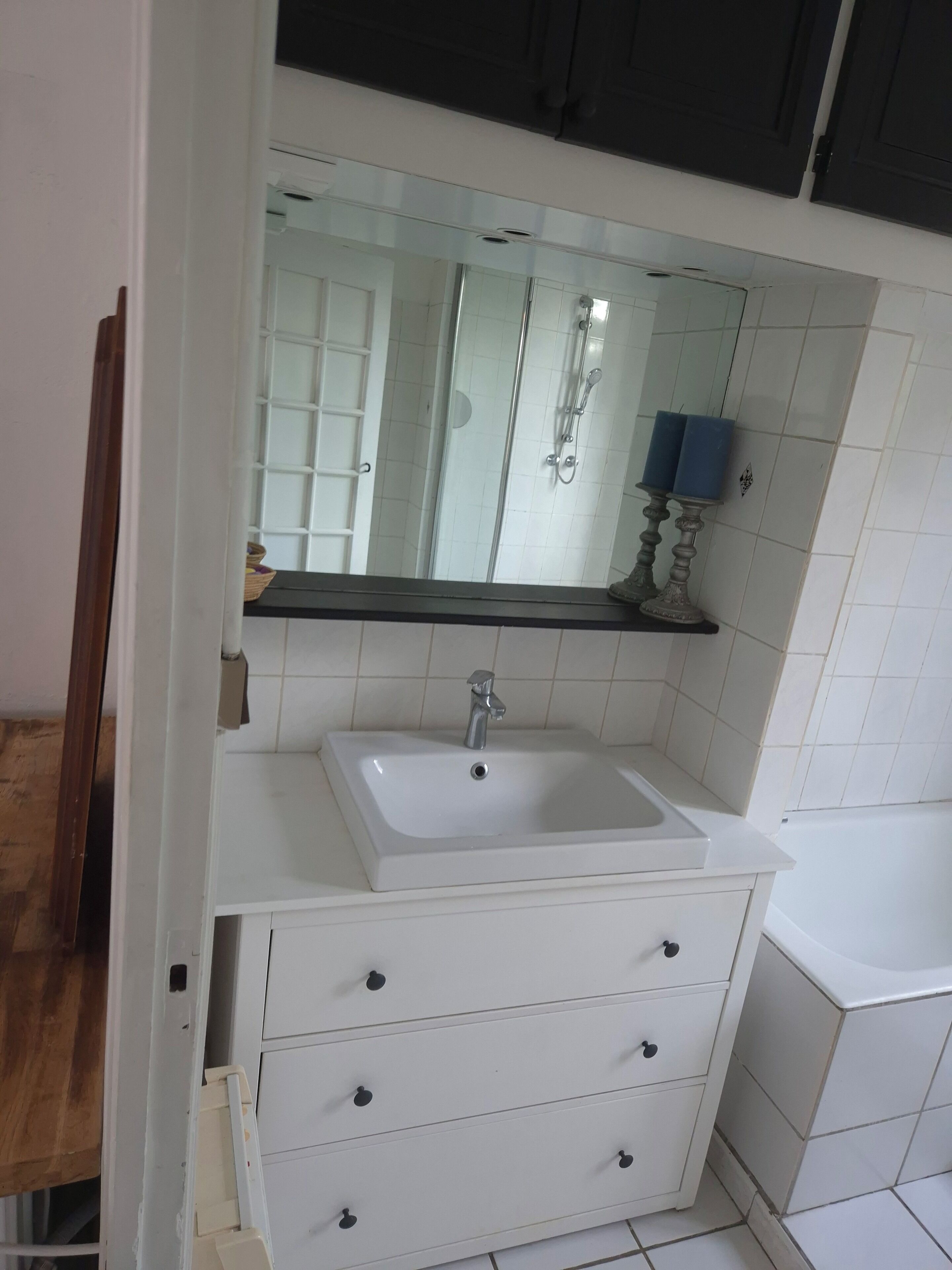 Serviettes fournies, savon, papier toilette