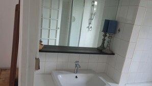 Towels, soap, toilet paper - Studio de provence au coeur du Lubéron 33m2 pets welcome. (Cavaillon)