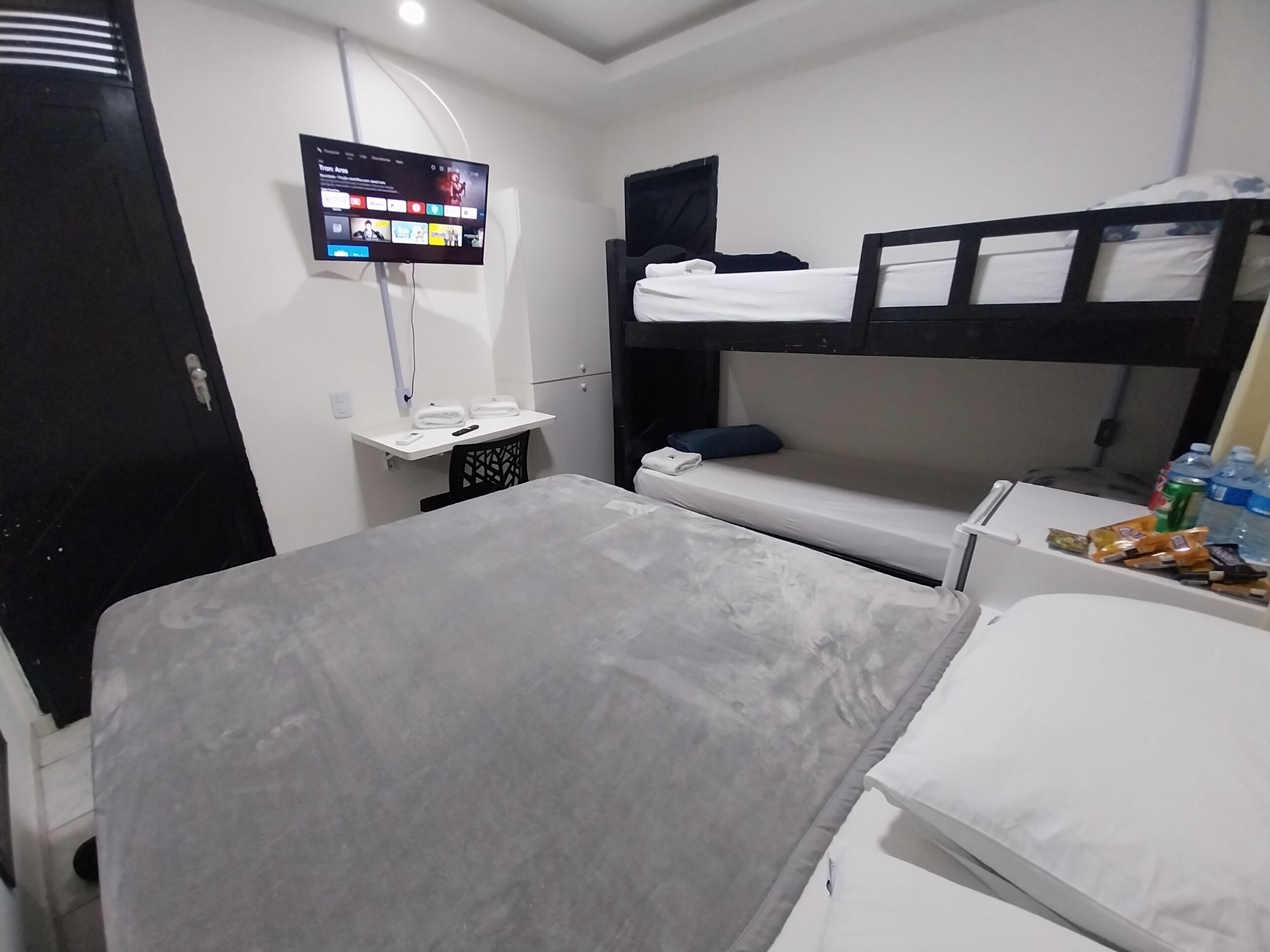 Chambre quadruple exécutive | Accès au Wi-Fi (inclus), literie fournie