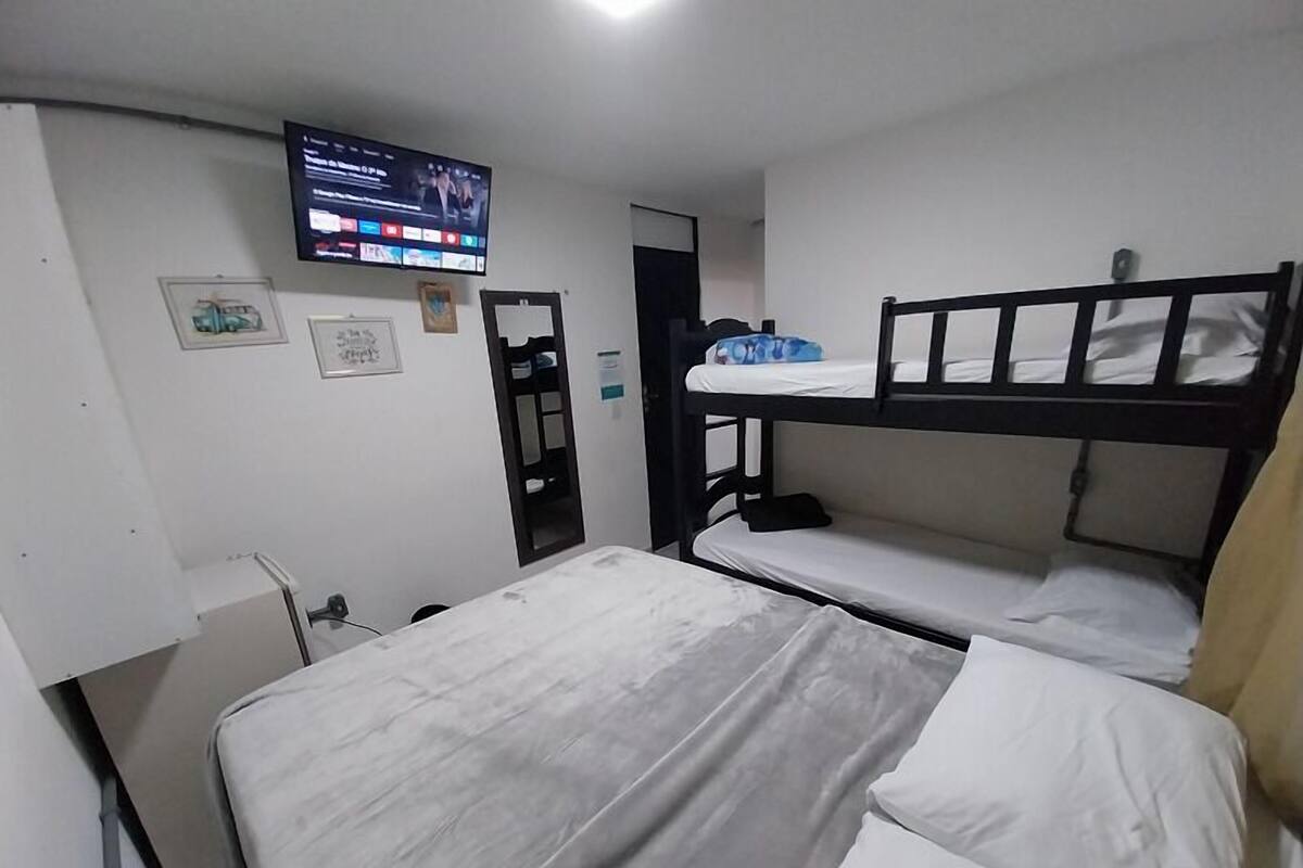 Standard fyrbäddsrum | Gratis wi-fi och sängkläder