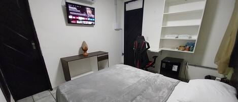 Standard Double Room | Desk, free WiFi