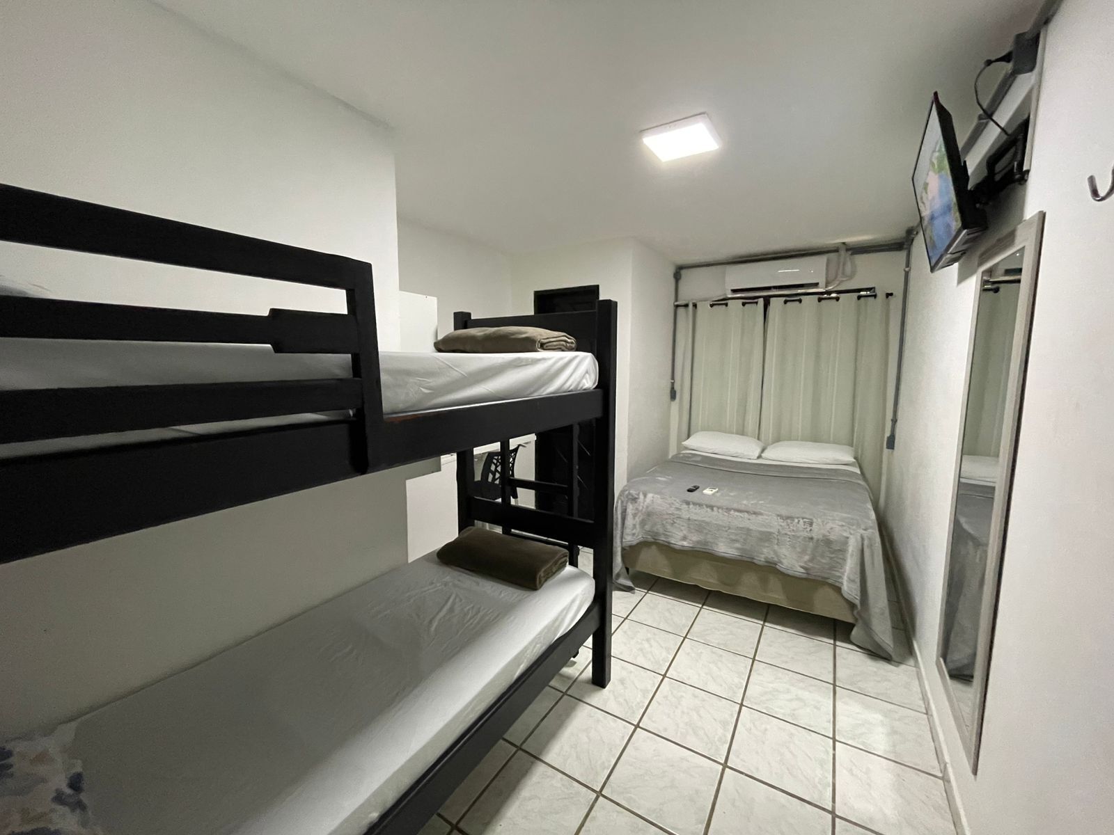 Executive Quadruple Room | Free WiFi, bed sheets