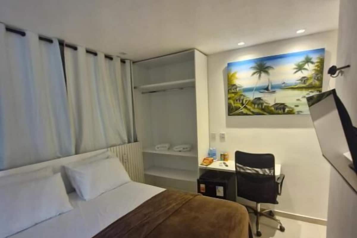 WiFi (free), bed sheets