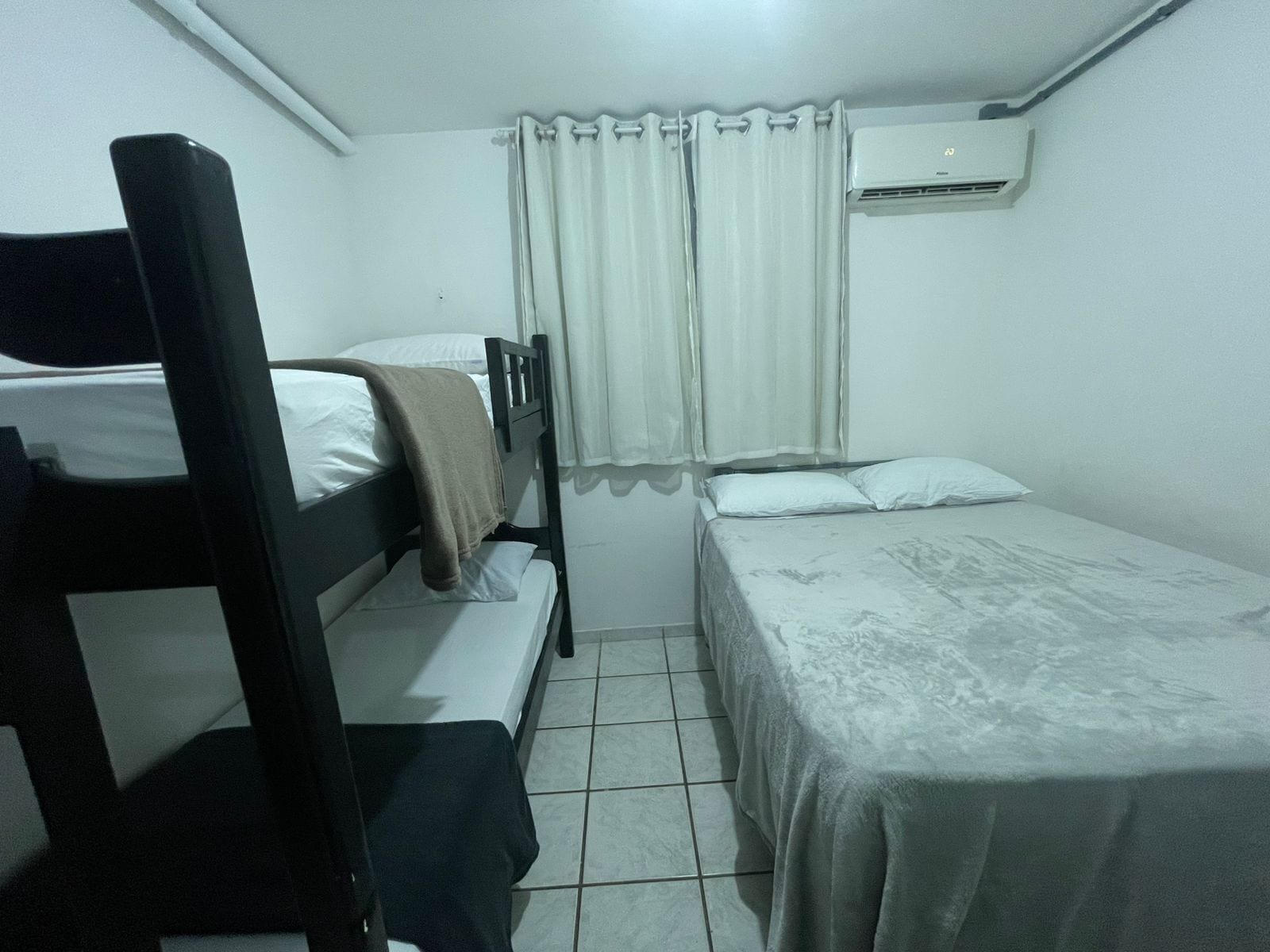 Chambre quadruple exécutive | Accès au Wi-Fi (inclus), literie fournie