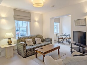 Smart TV - 1a Tower Street - Emsworth -  a town house that sleeps 4 guests  in 2 bedrooms (Emsworth)