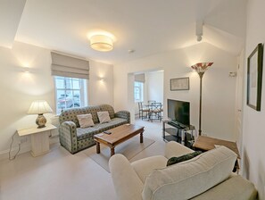 Smart TV - 1a Tower Street - Emsworth -  a town house that sleeps 4 guests  in 2 bedrooms (Emsworth)