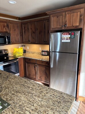 Mikrowelle, Ofen, Herdplatte, Geschirrspüler