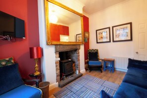 Smart TV, fireplace - CLIFFORD HOUSE - 4 BED HOME WITHIN THE CITY WALLS. (York)