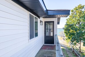 Exterior detail - Bay Sunsets, King Bed, Fast Wi-fi (Kill Devil Hills)