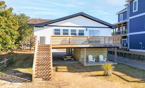 Terrace/patio - Bay Sunsets, King Bed, Fast Wi-fi (Kill Devil Hills)