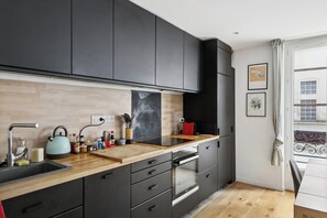 Fridge, microwave, oven, dishwasher - Charming apartment for 4 in Paris (Paris)