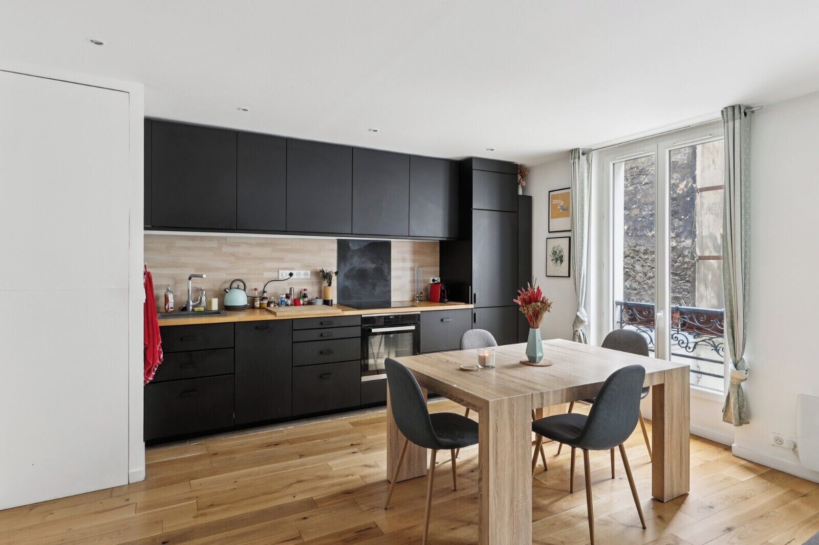 Kjøleskap, mikrobølgeovn, ovn og oppvaskmaskin