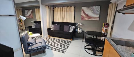 Apartment, 2 Schlafzimmer, barrierefrei | Wohnbereich