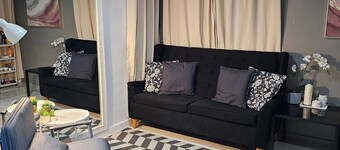 Casa Rosa2 2BR Loft in BGC With 55" Smart TV & 5 pax