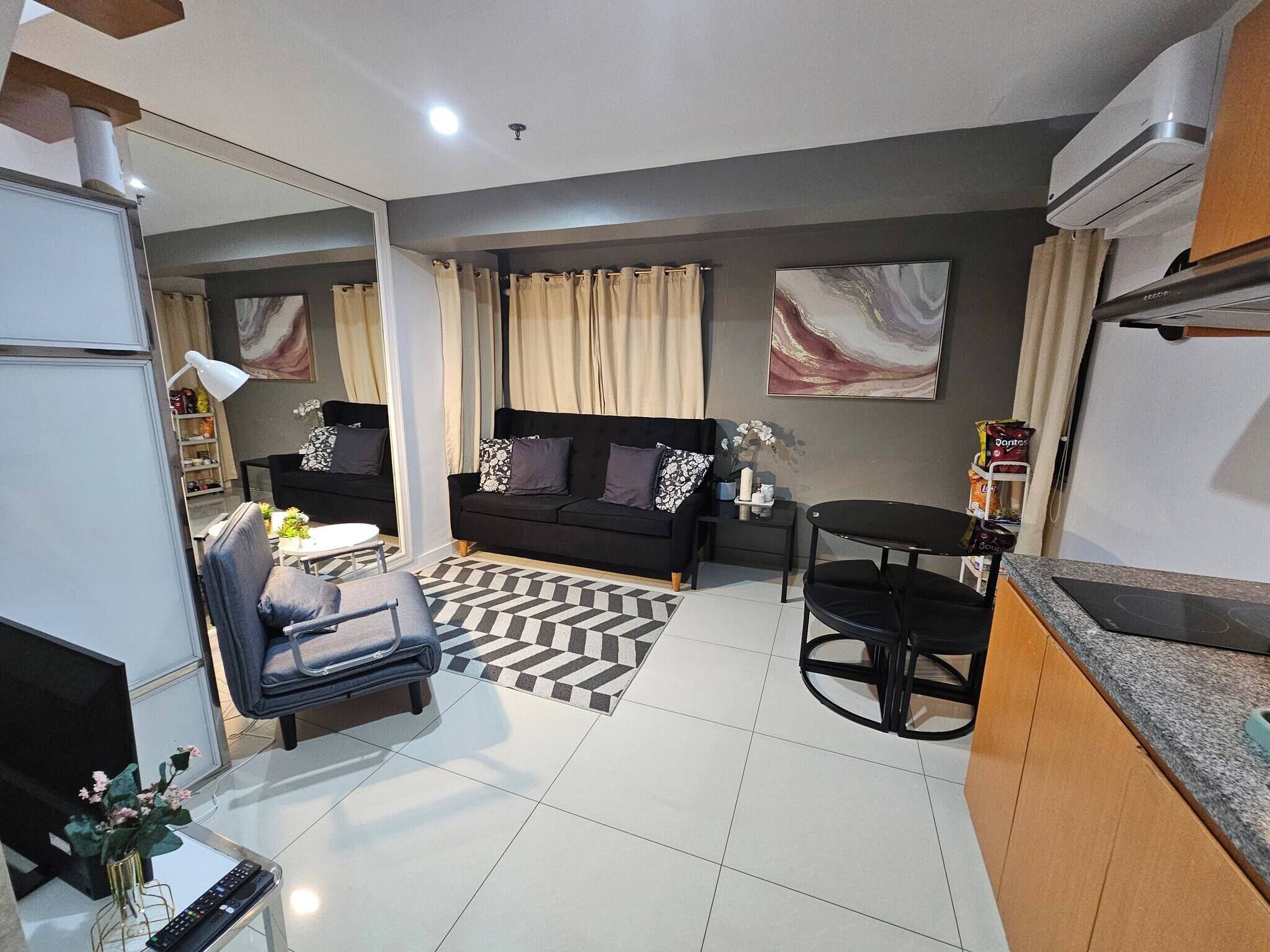 Condo, 2 Bedrooms, Accessible | Living area