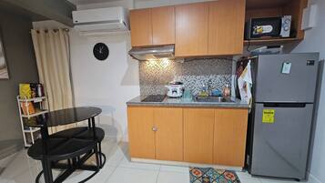 Condo, 2 Bedrooms, Accessible | Bahagian dalam