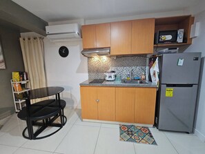 Condo, 2 Bedrooms, Accessible | Interior - Casa Rosa2 2BR Loft in BGC With 55" Smart TV & 5 pax (Taguig)