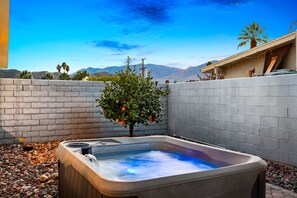 Outdoor spa tub - 25% Off June! Perfect For Families -Pool, Jacuzzi* (Palm Springs)