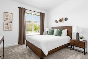 Tabla de planchar con plancha, wifi gratis y ropa de cama 