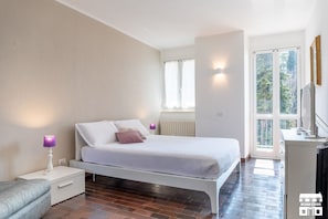 1 bedroom, iron/ironing board - POSTCARD 2 Fronte vista Lago di Como 1 camera WiFi (Fiumelatte)