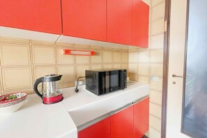 Fridge, microwave, toaster - POSTCARD 2 Fronte vista Lago di Como 1 camera WiFi (Fiumelatte)