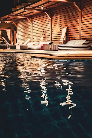 Piscine extérieure, cabanons gratuits, parasols de plage