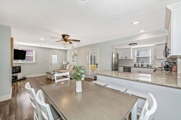 Interior - King Bed, Fast Wi-FI, Beach Home (Kill Devil Hills)