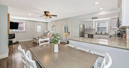 King Bed, Fast Wi-FI, Beach Home