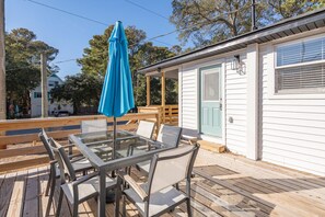 Outdoor dining - King Bed, Fast Wi-FI, Beach Home (Kill Devil Hills)