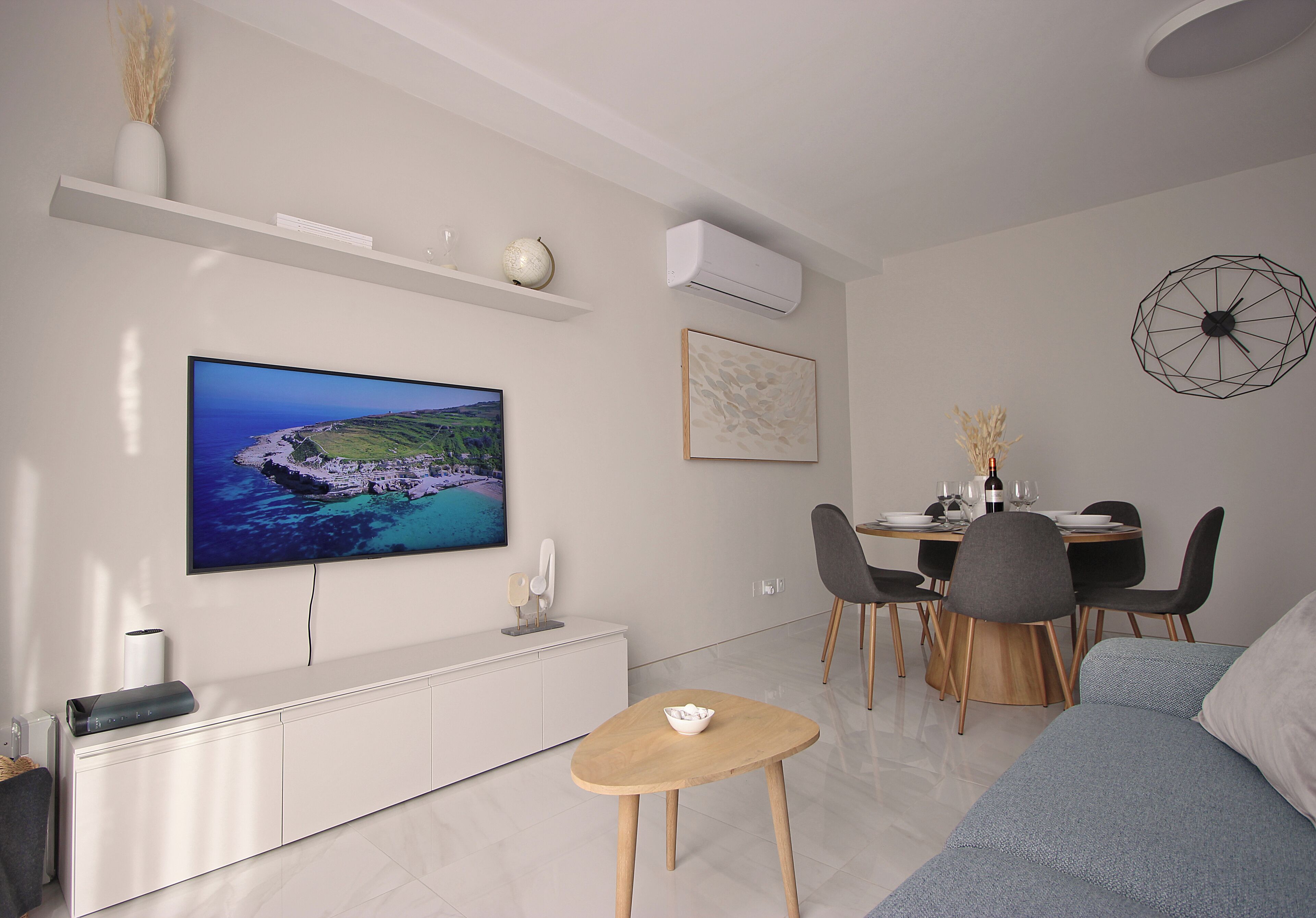 Cobertura, 2 quartos, cozinha | Área de estar | TV de tela plana