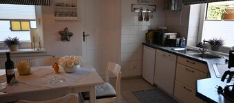 Cozy older cottage in the city center