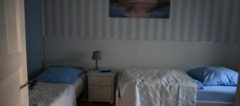 Cozy older cottage in the city center