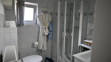 Dusche, Handtücher, Seife, Toilettenpapier