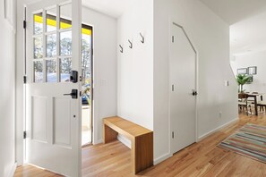 Interior - Luxury Hot Tub 3BR Suites near Duke (Durham)