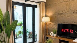Appartement Deluxe, 3 chambres, accès piscine, vue ville | Coin séjour